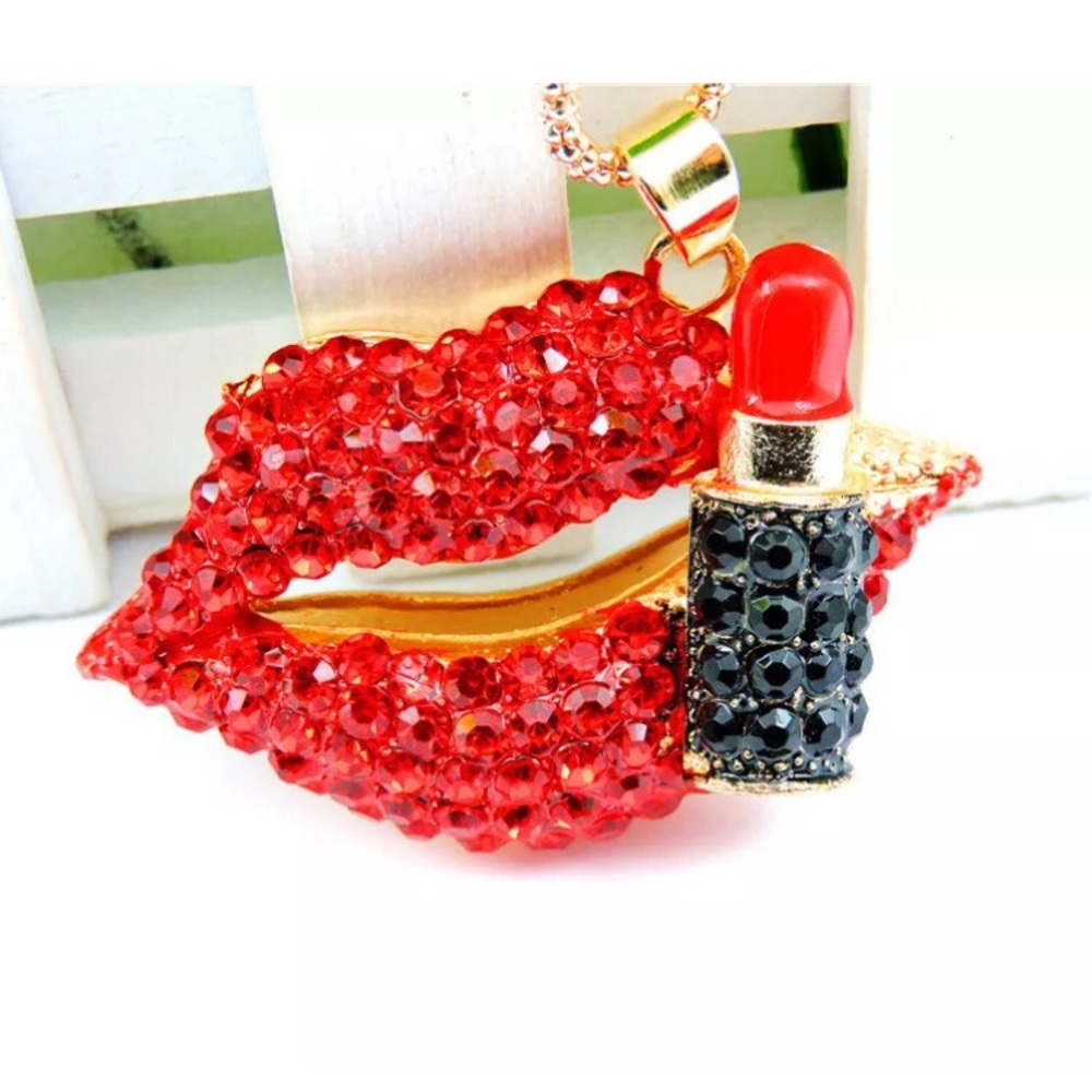 NWT HOT LIPS NECKLACE